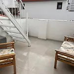 Fabulous 2 Bed-townhouse With Large Rooftop! 아파트 *