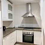 Fabulous 2 Bed-townhouse With Large Rooftop! * 에스테포나