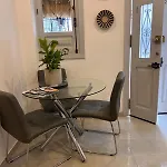 아파트 Fabulous 2 Bed-townhouse With Large Rooftop! *