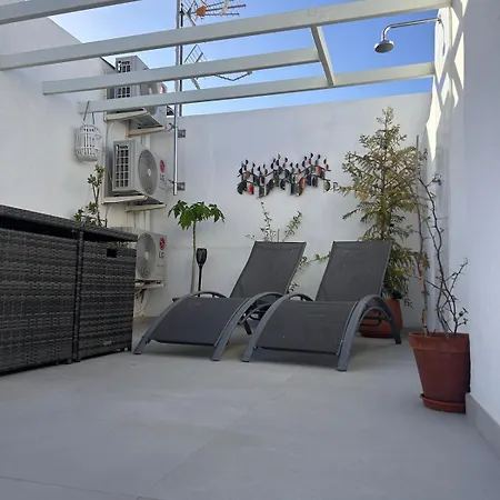 Апартаменты Fabulous 2 Bed-townhouse With Large Rooftop! *