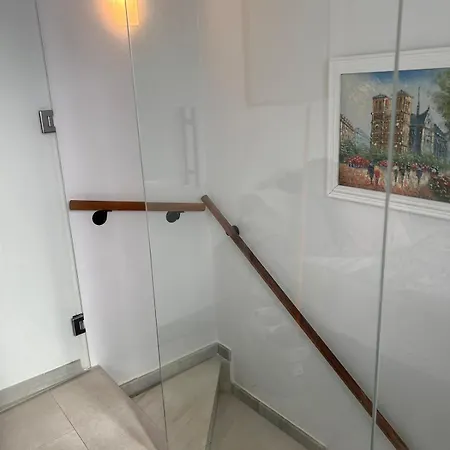 Апартаменты Fabulous 2 Bed-townhouse With Large Rooftop! Эстепона