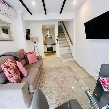 Fabulous 2 Bed-townhouse With Large Rooftop! * 에스테포나