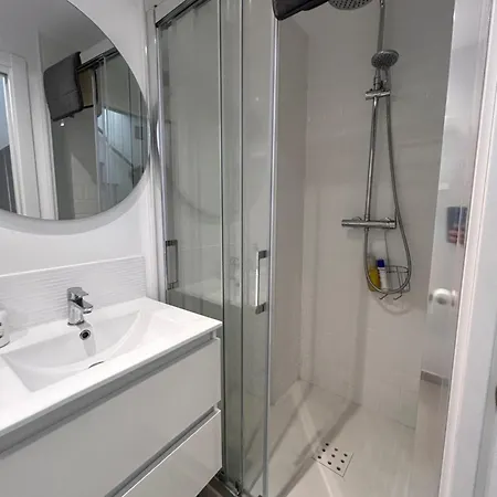 Fabulous 2 Bed-townhouse With Large Rooftop! 아파트 에스테포나